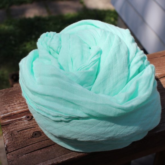 Laora NWT Organic scarf in mint color - Picture 2 of 5